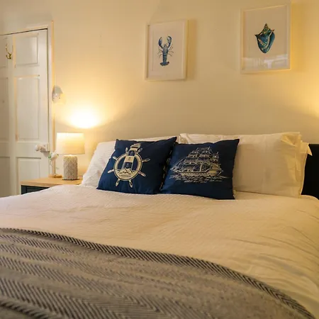 Dartmouth Seaside Haven: Stylish 2-Bedroom Family Retreat Exterior photo