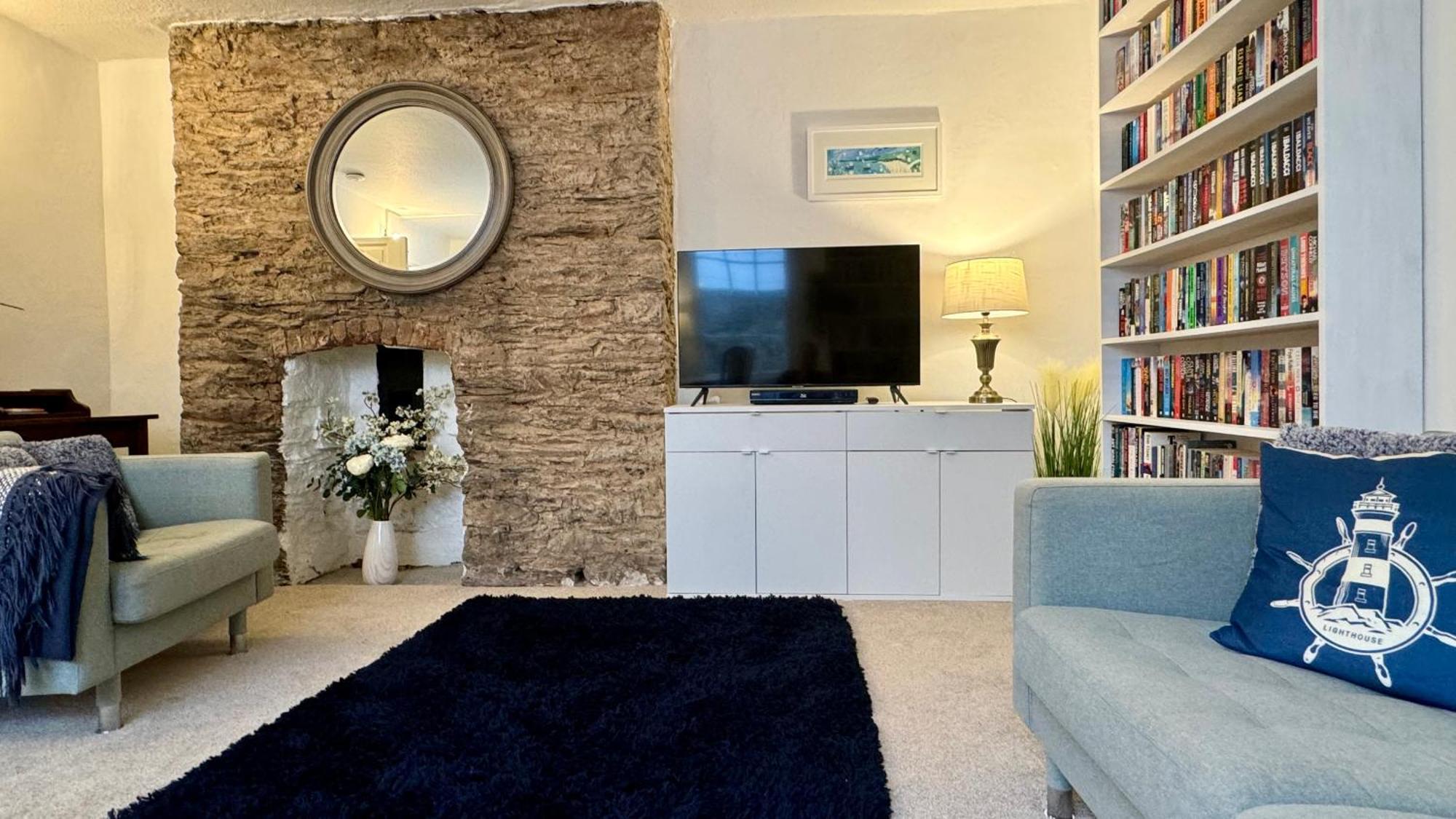 Seaside Haven: Stylish 2-bedroom Family Retreat Apartment Dartmouth
