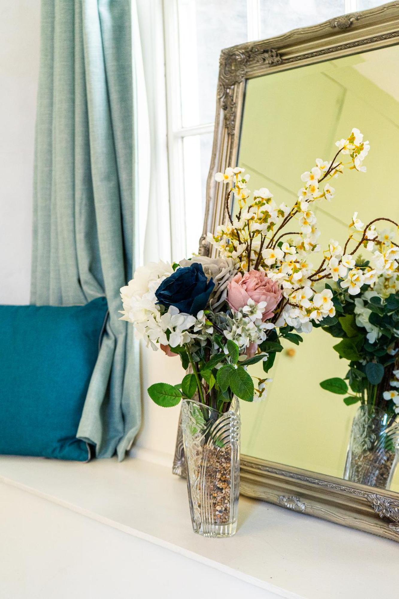 Apartment Seaside Haven: Stylish 2-bedroom Family Retreat Dartmouth
