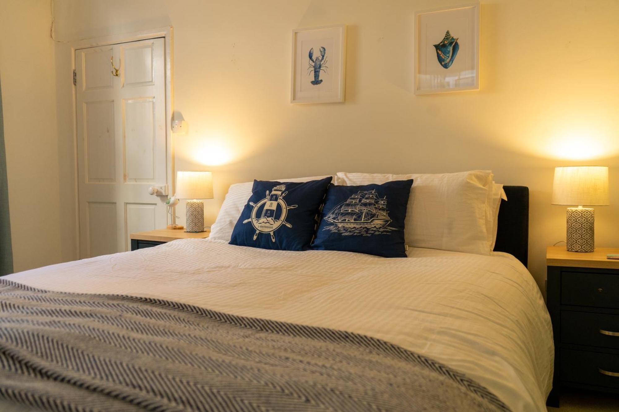 Seaside Haven: Stylish 2-bedroom Family Retreat