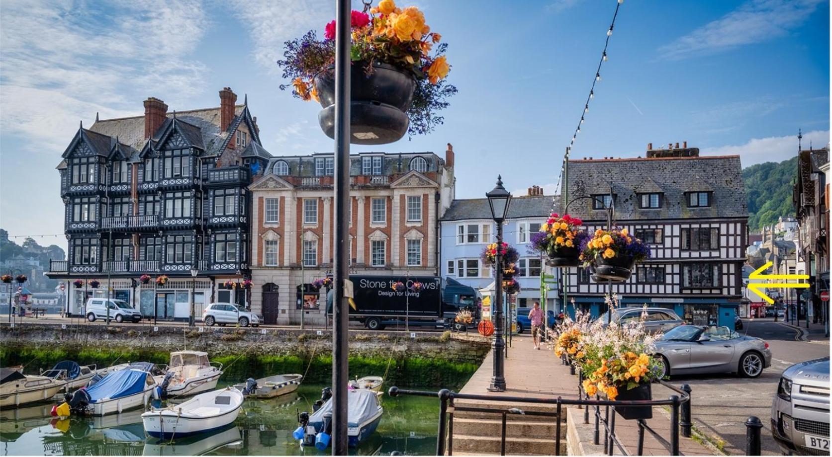 Apartment Seaside Haven: Stylish 2-bedroom Family Retreat Dartmouth