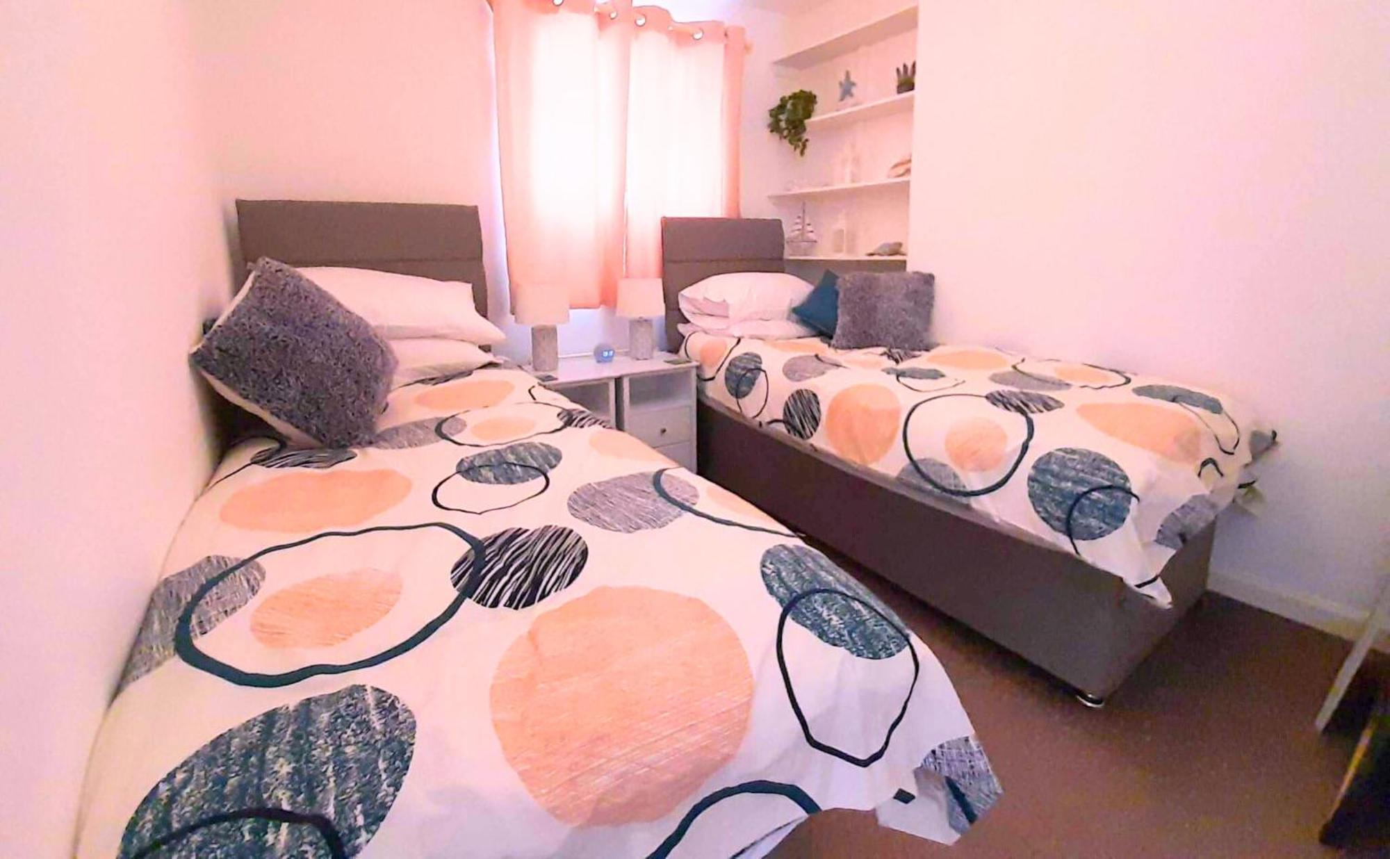 Seaside Haven: Stylish 2-bedroom Family Retreat *